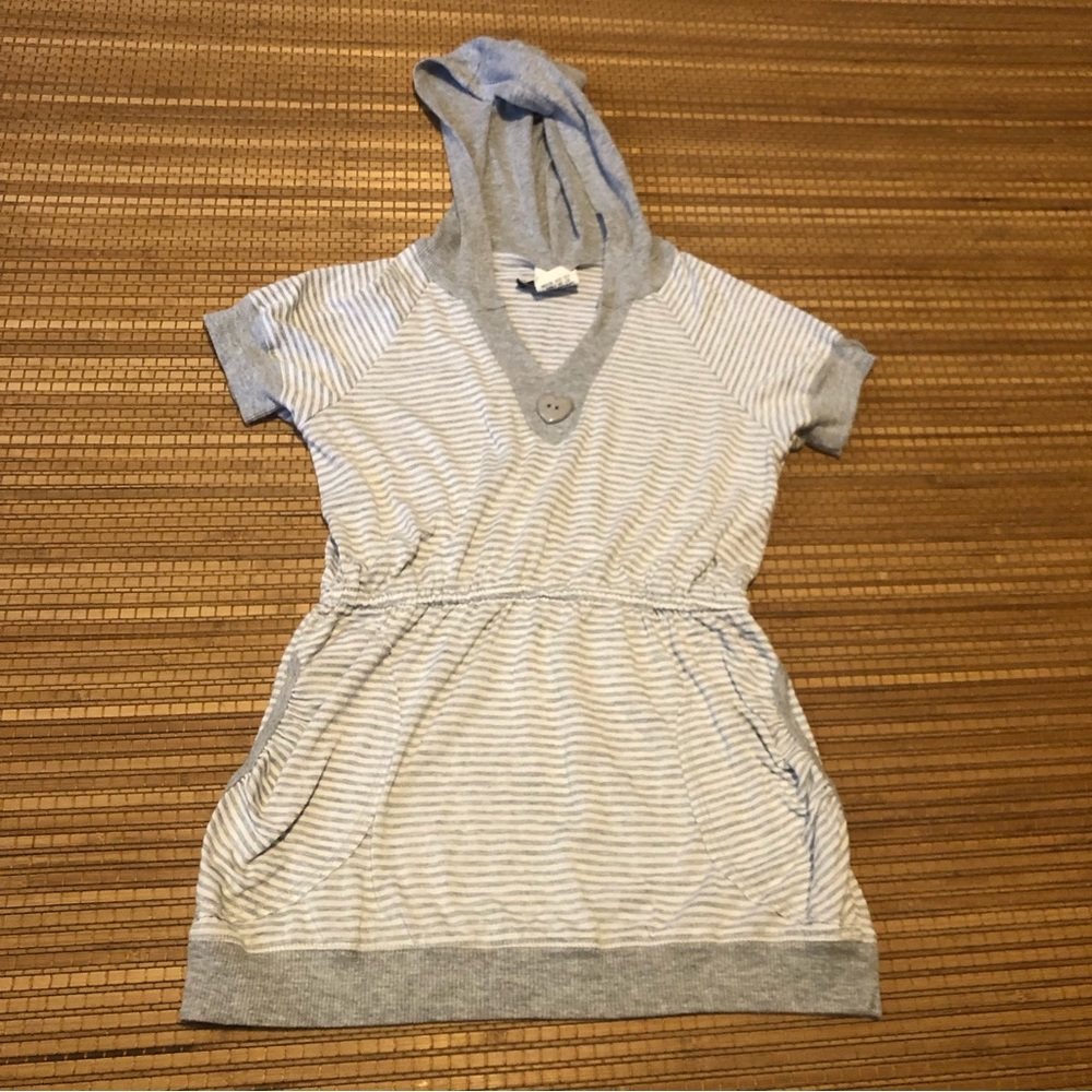 Jenna & Jessie hooded short sleeve shirt size L-14